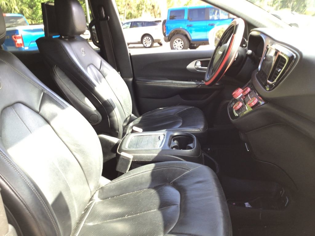 Used 2019 Chrysler Pacifica Touring-L Plus w/ S Appearance Package image 28