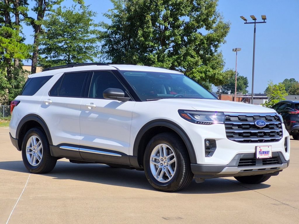 Used 2025 Ford Explorer Active w/ Active Comfort Package RWD image 3