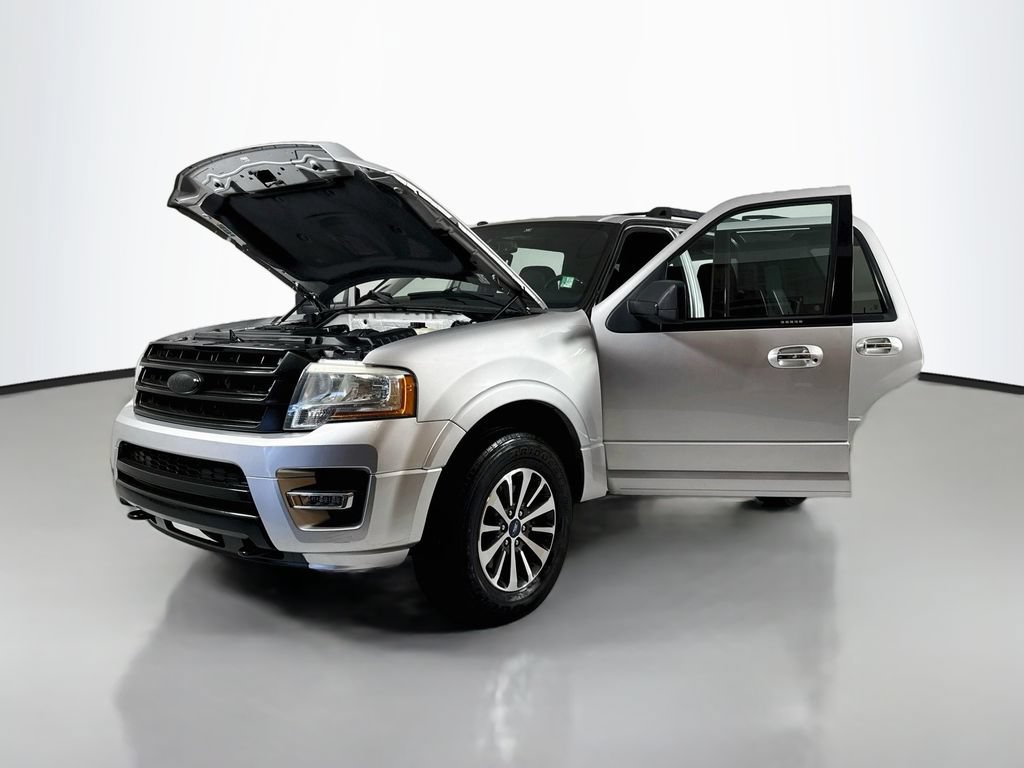 Used 2016 Ford Expedition XLT w/ Equipment Group 202A AWD/4WD image 22