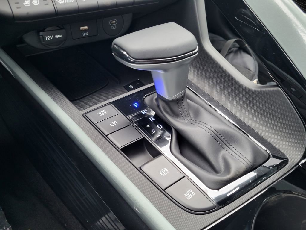 New 2025 Hyundai Elantra Limited image 29