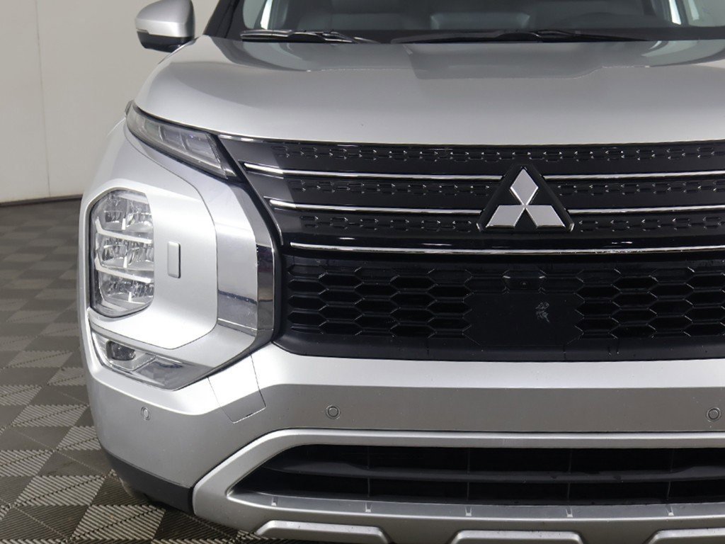 Used 2024 Mitsubishi Outlander SE Black Edition image 14