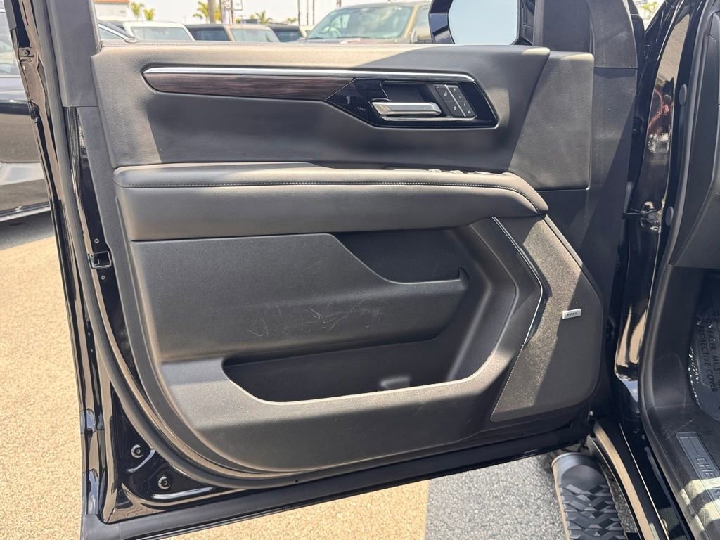 Used 2025 Chevrolet Tahoe Z71 w/ Z71 Off-Road Package AWD/4WD image 16