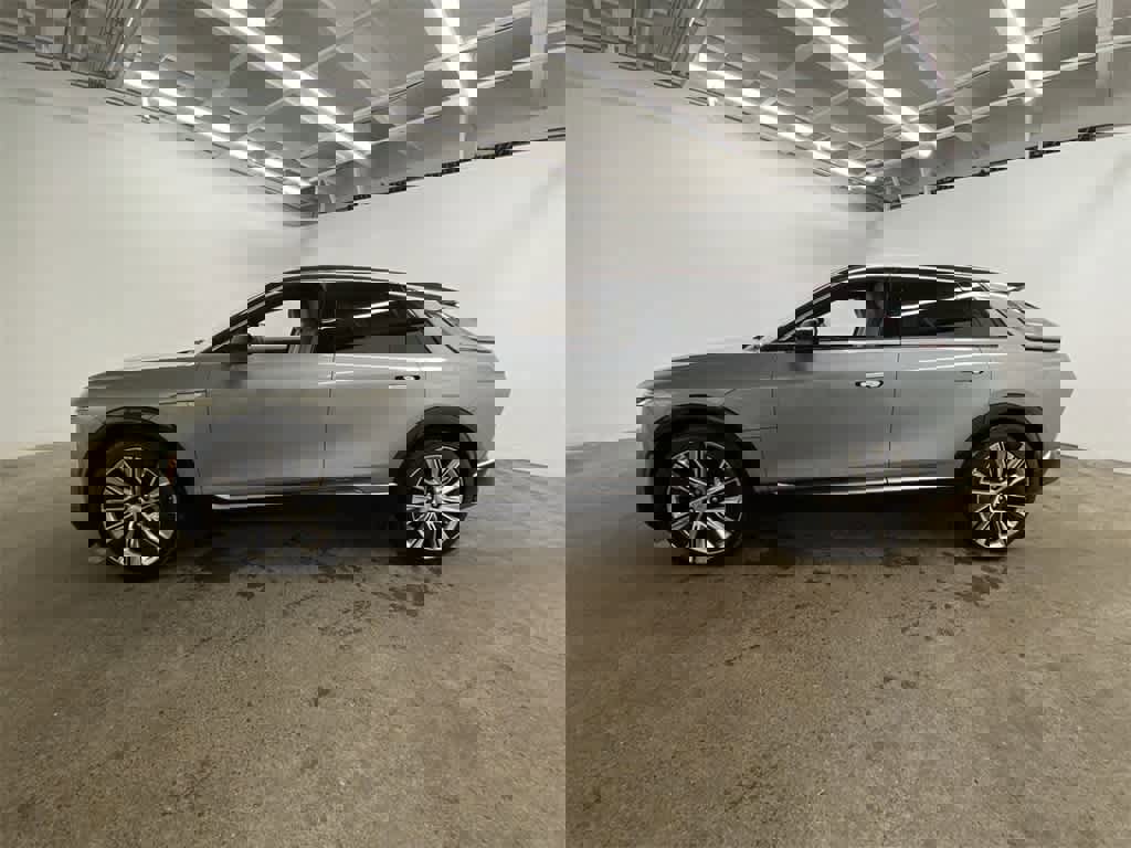 Certified 2025 Cadillac Lyriq Luxury image 3