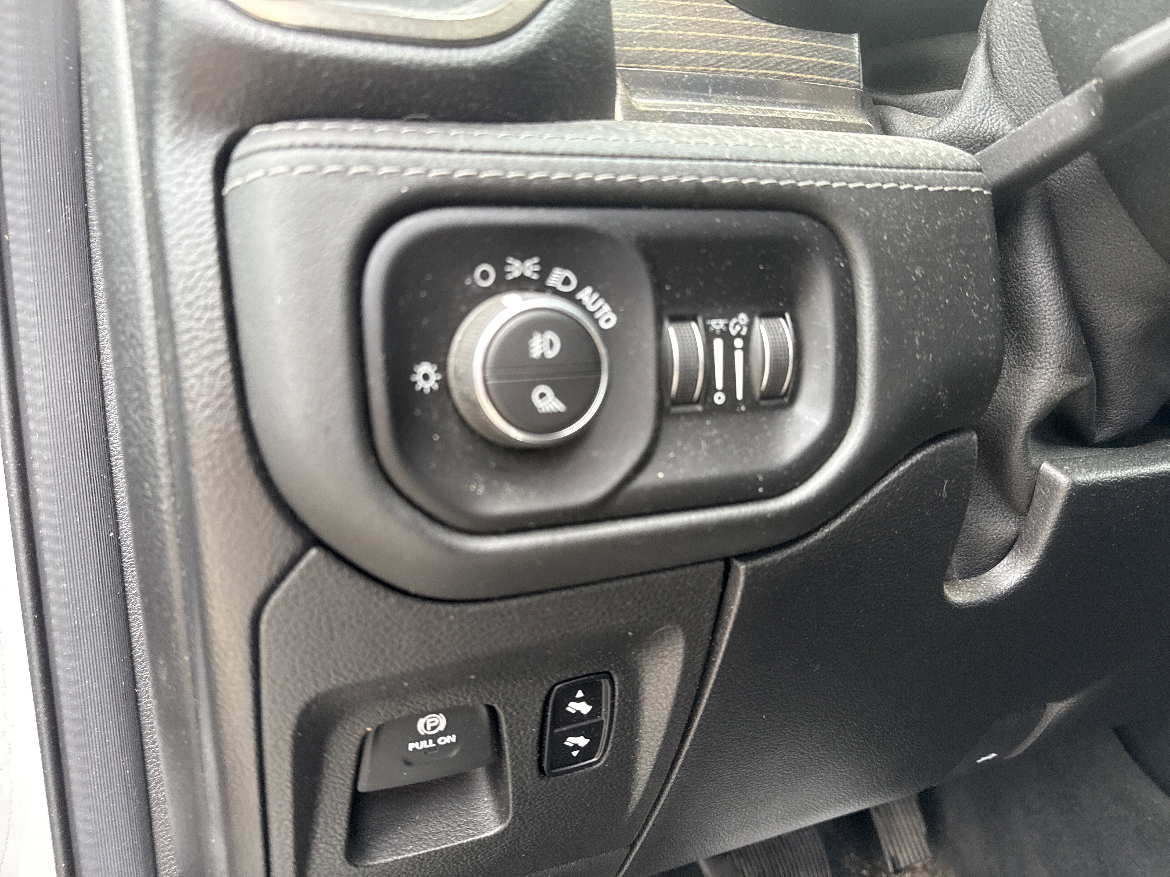 Used 2020 RAM 1500 Limited image 17