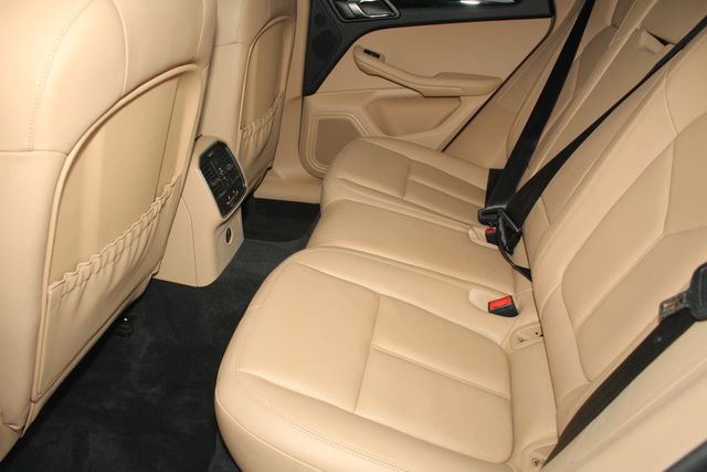 Certified 2023 Porsche Macan Base image 25