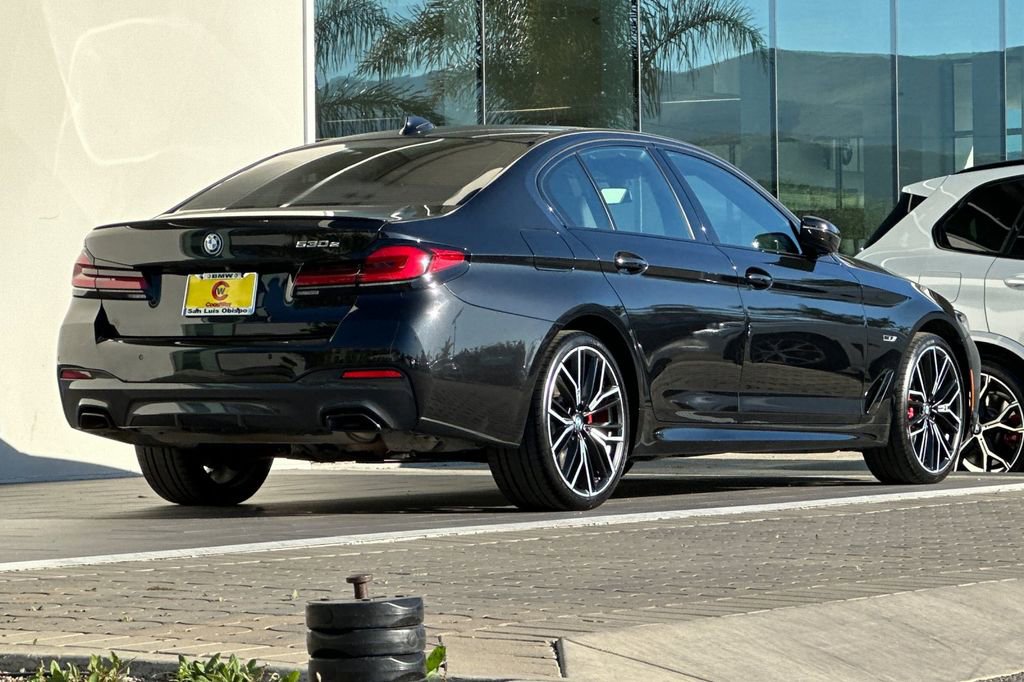 Used 2023 BMW 530e w/ Executive Package image 3