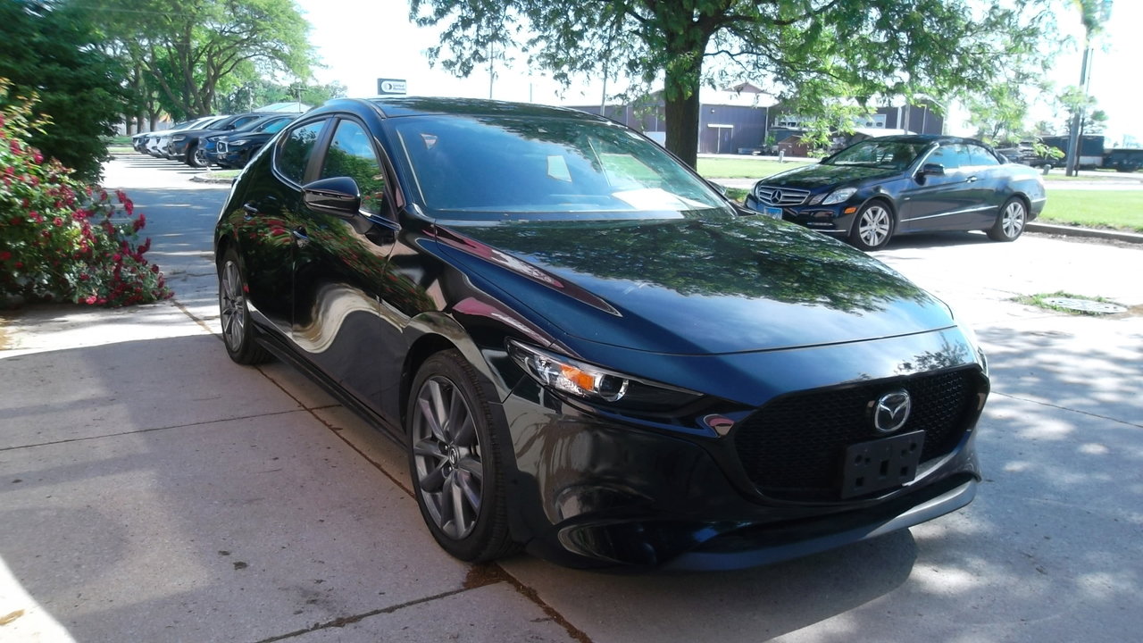 Used 2020 MAZDA MAZDA3 AWD Hatchback w/ Preferred Pkg image 3