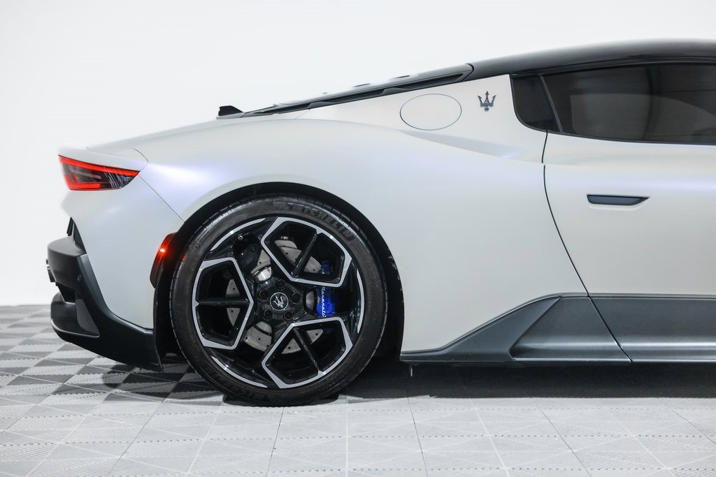 Used 2022 Maserati MC20 Coupe image 2