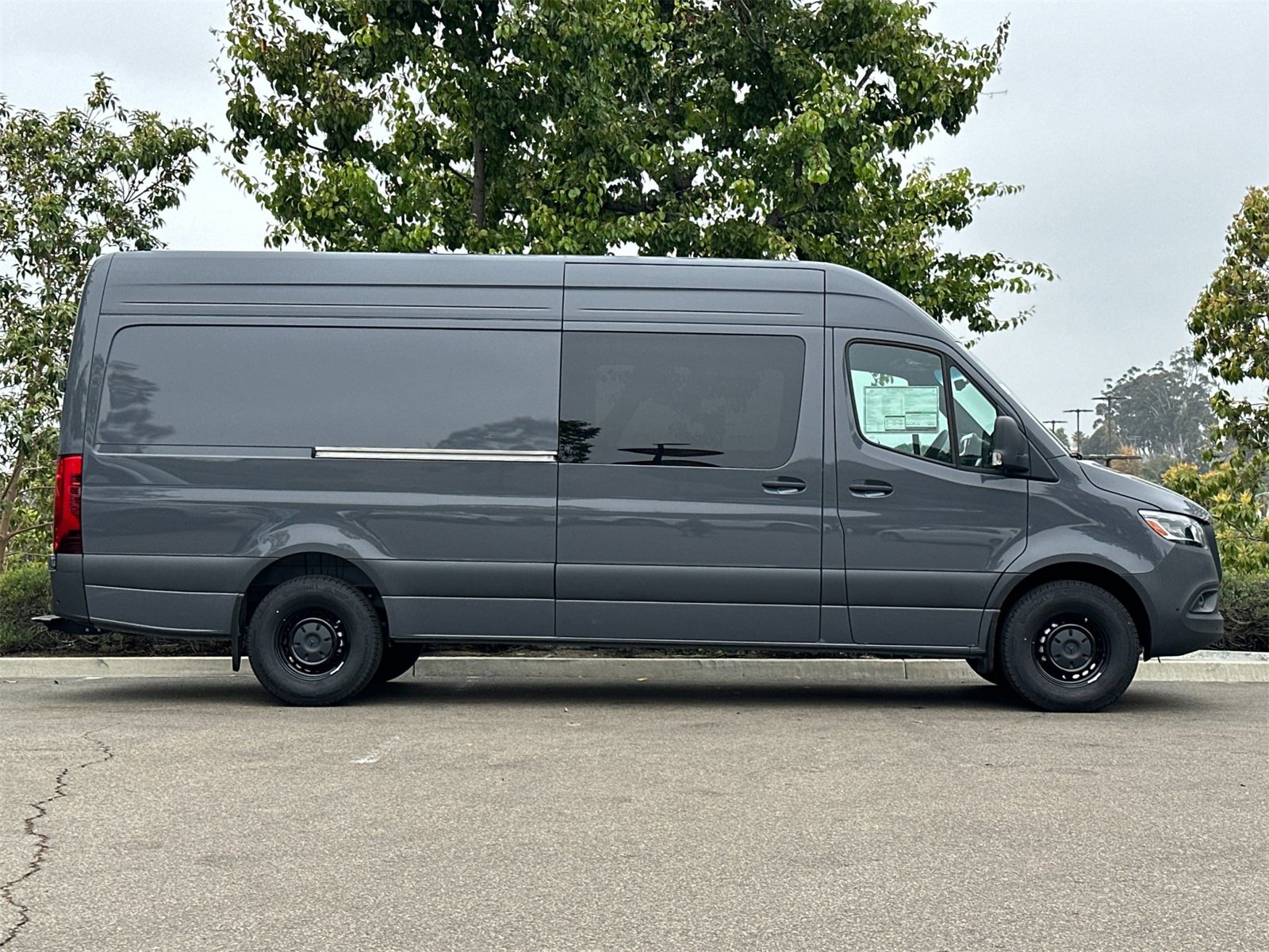 Used 2024 Mercedes-Benz Sprinter 2500 image 2