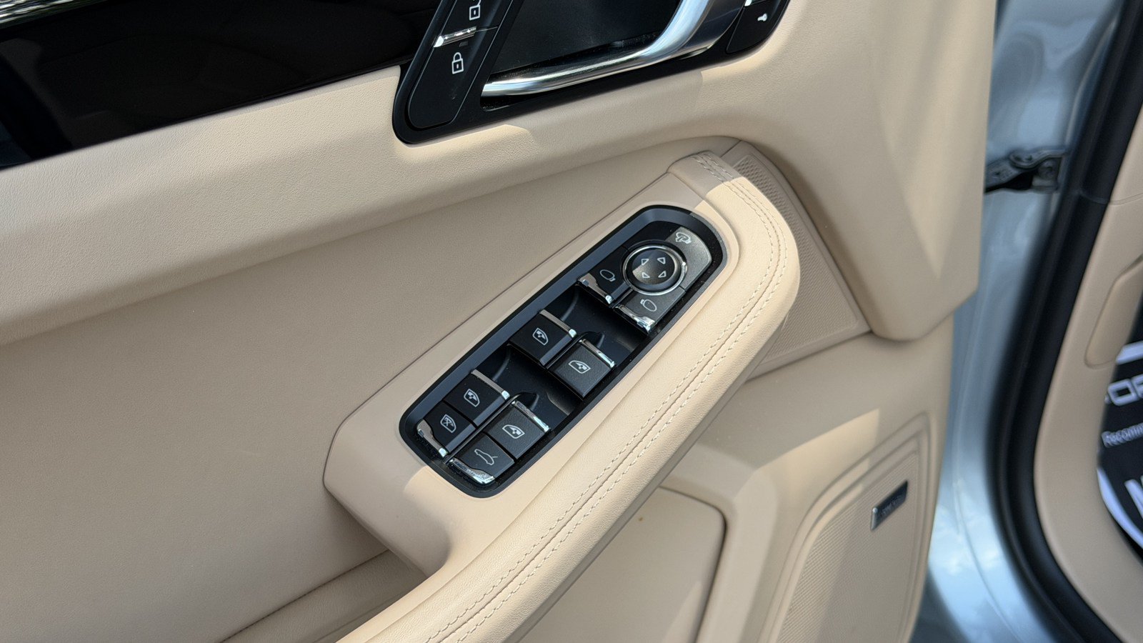 Certified 2026 Porsche Macan Turbo AWD/4WD image 21