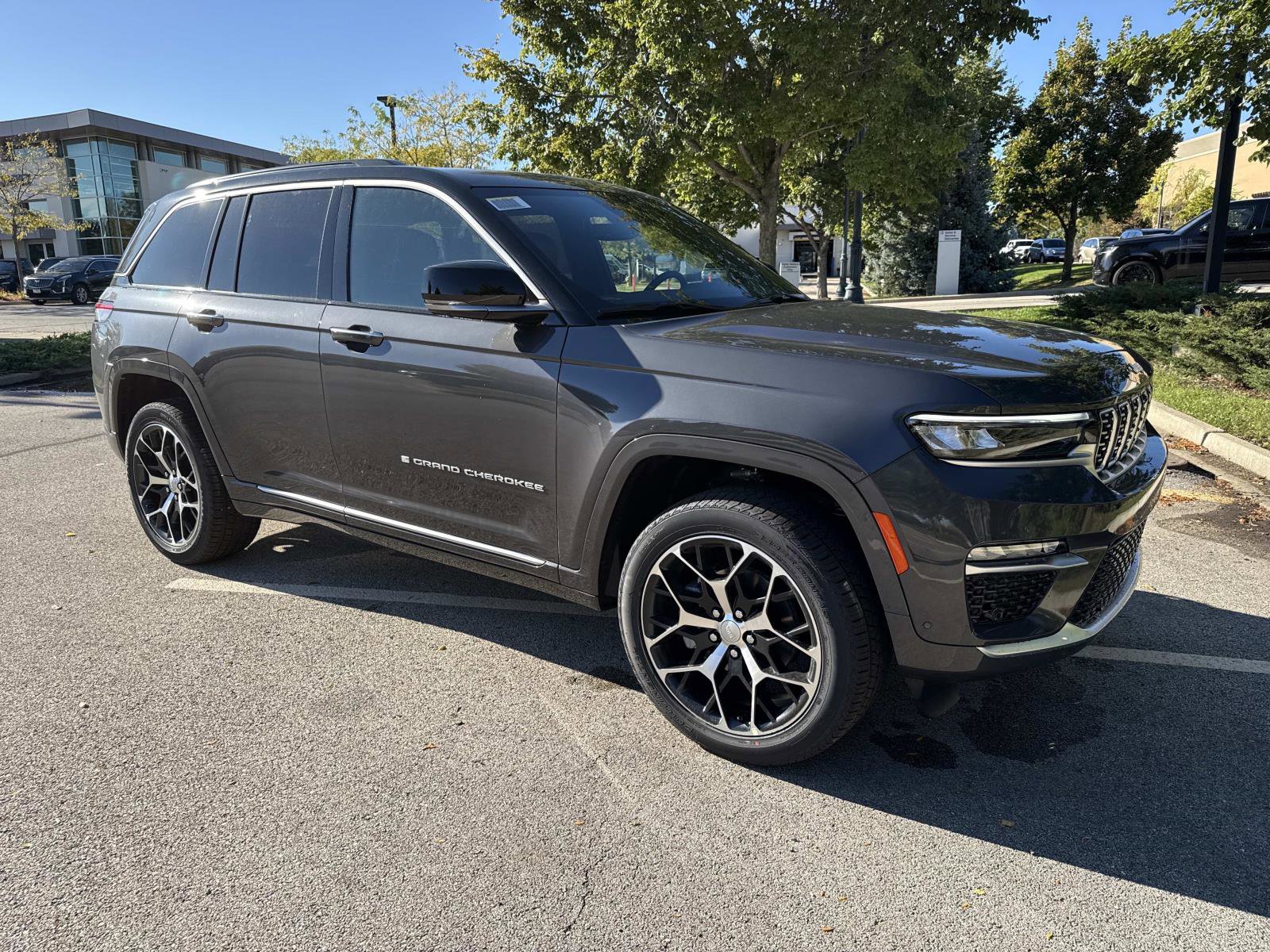 New 2025 Jeep Grand Cherokee Summit image 3