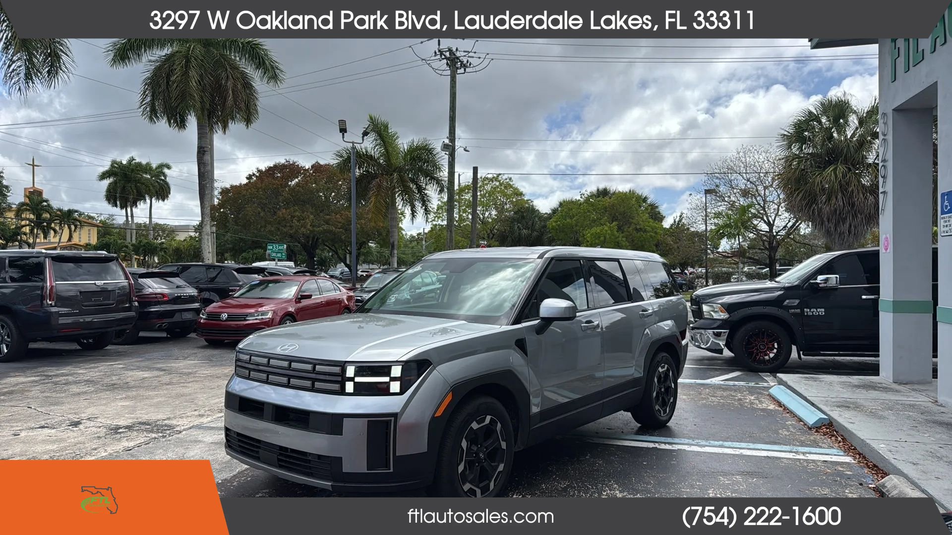 Used 2025 Hyundai Santa Fe SE FWD image 4