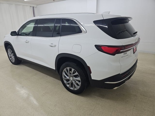 Used 2025 Buick Enclave Preferred image 18