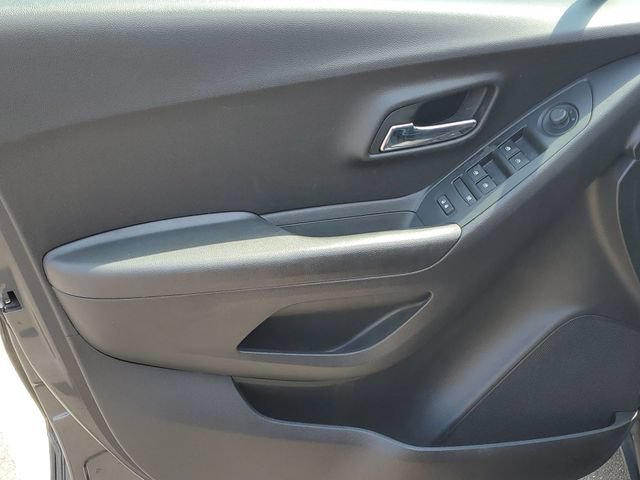 Used 2018 Chevrolet Trax LT w/ LT Convenience Package FWD image 20