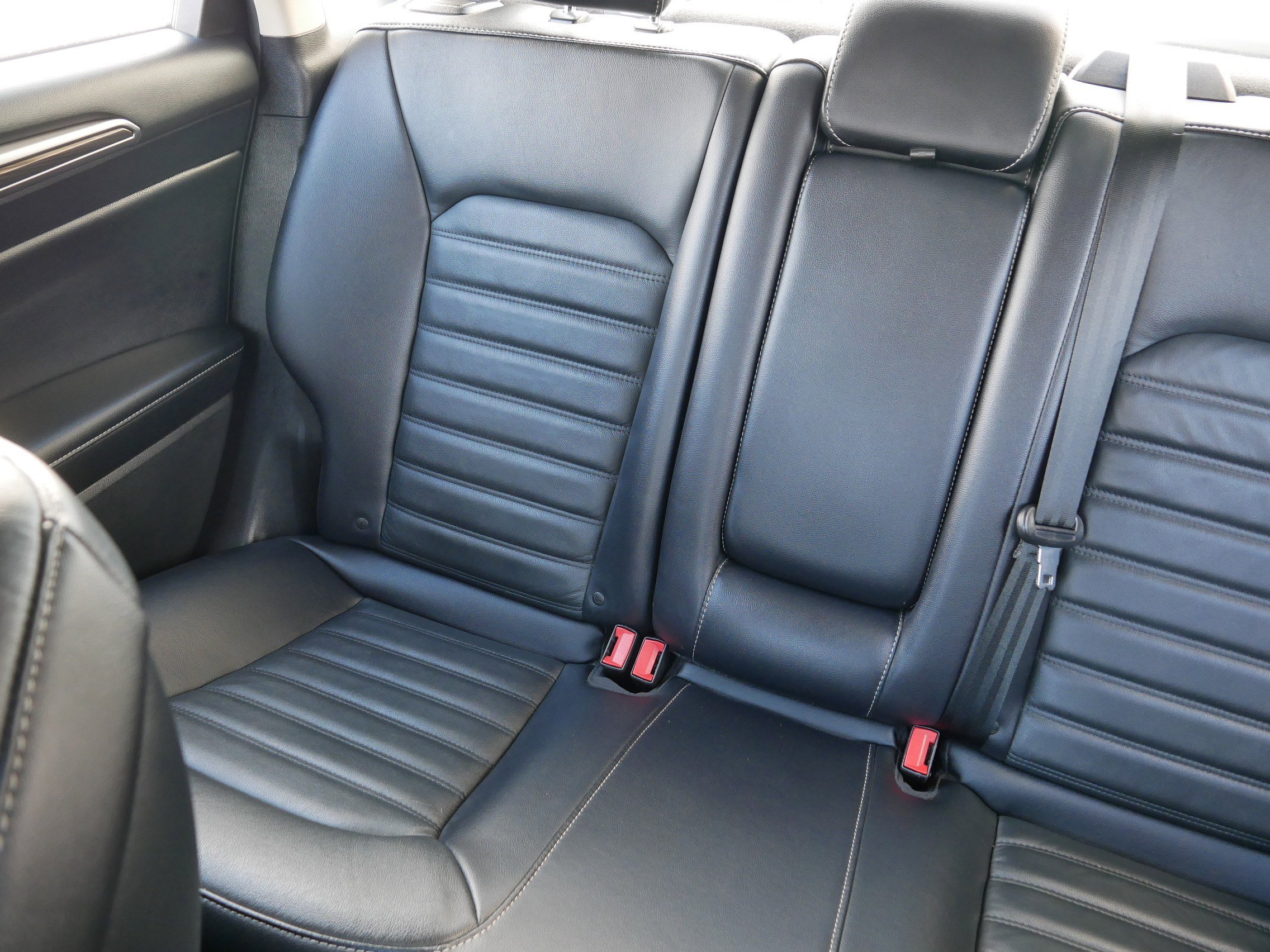 Used 2018 Ford Fusion SE w/ Fusion SE Technology Package image 12