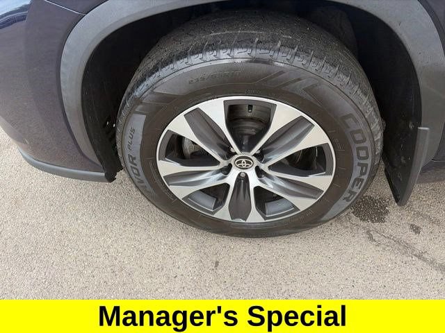 Used 2020 Toyota Highlander XLE AWD/4WD image 49
