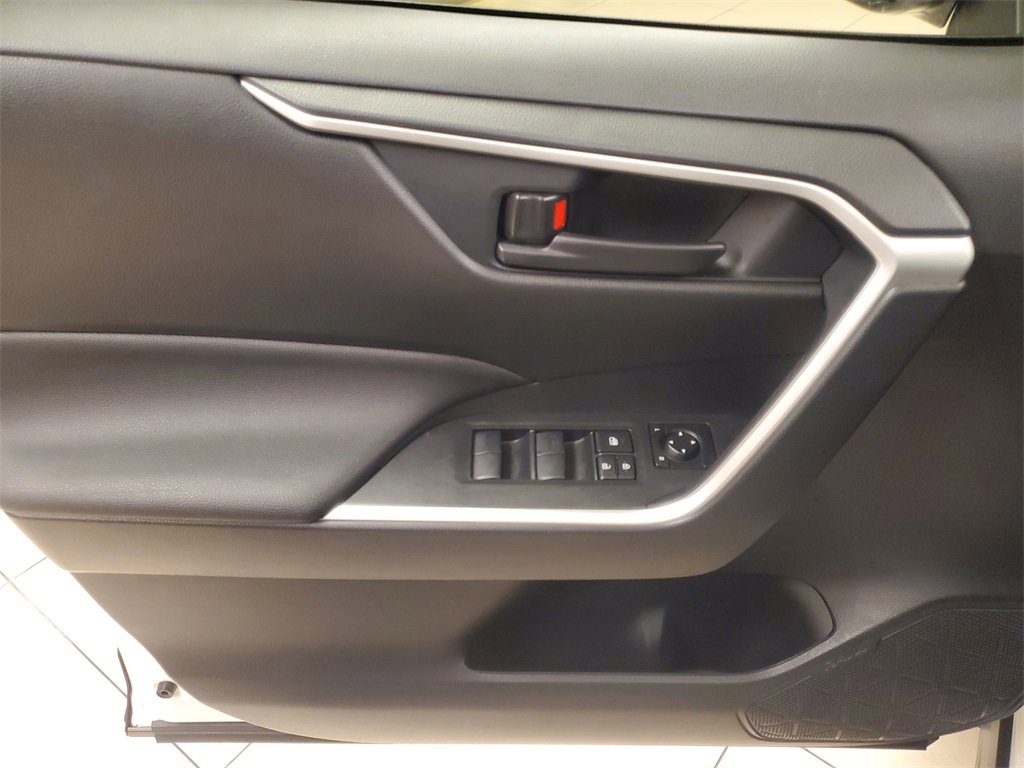 Used 2025 Toyota RAV4 LE image 22