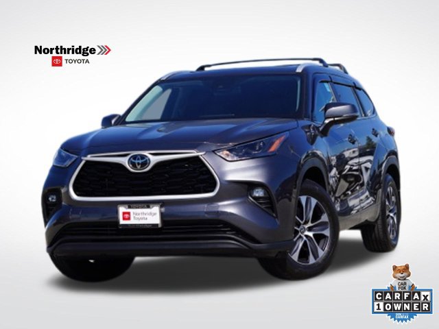Used 2024 Toyota Highlander XLE AWD/4WD image 1