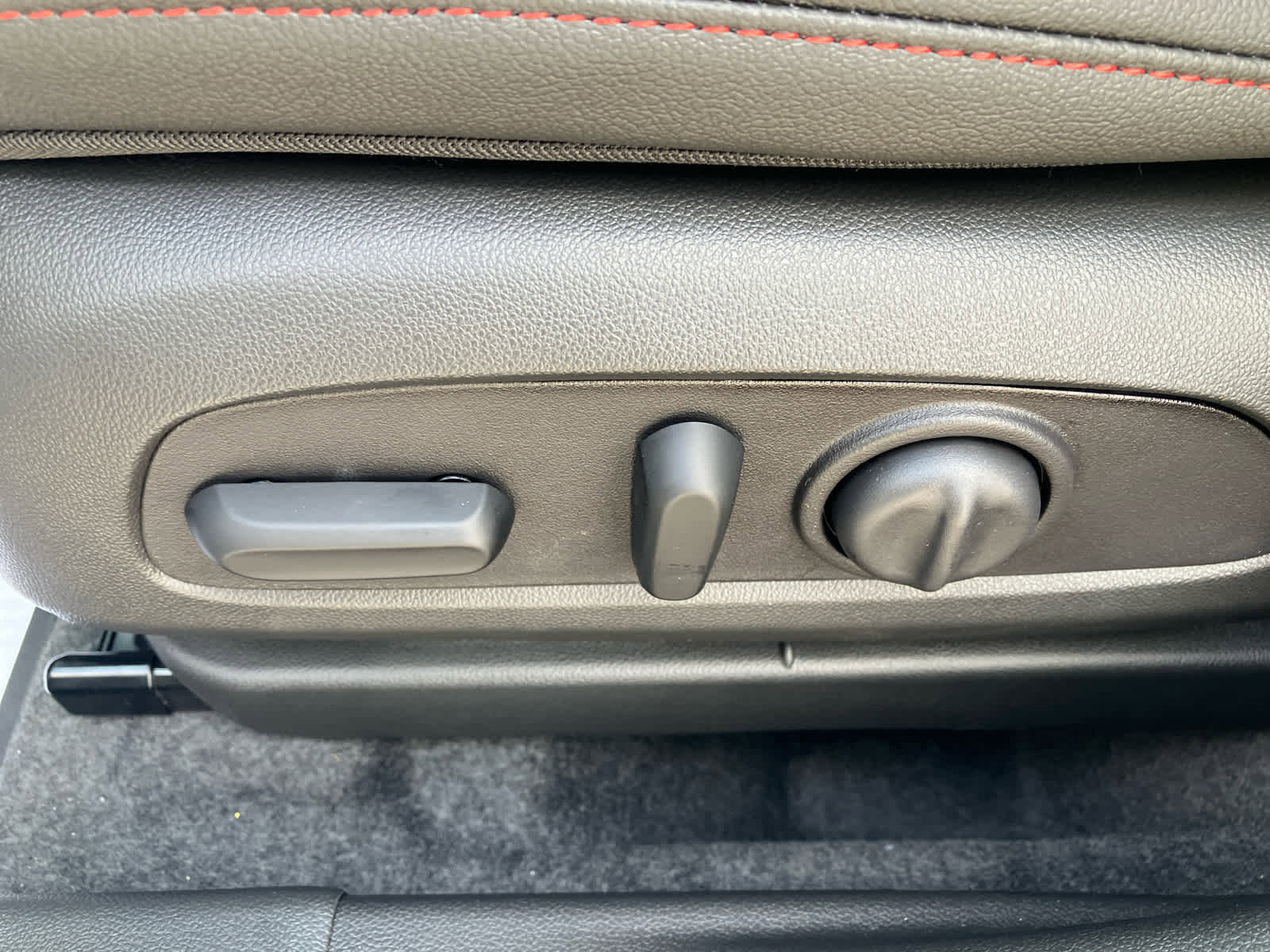 New 2026 Chevrolet Trax RS w/ Sunroof Package image 11