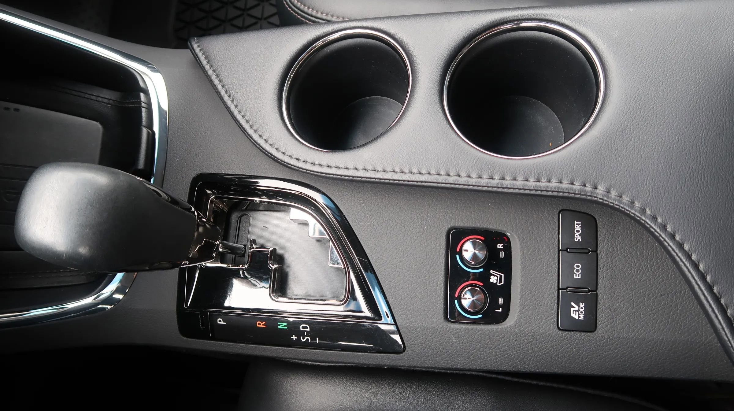 Used 2018 Toyota Avalon Limited w/ All Weather Liner Package FWD image 32