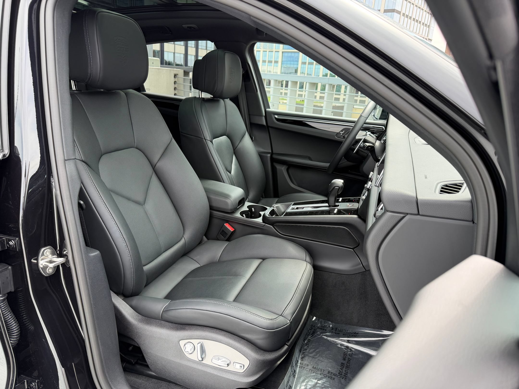 Certified 2026 Porsche Macan AWD/4WD image 23
