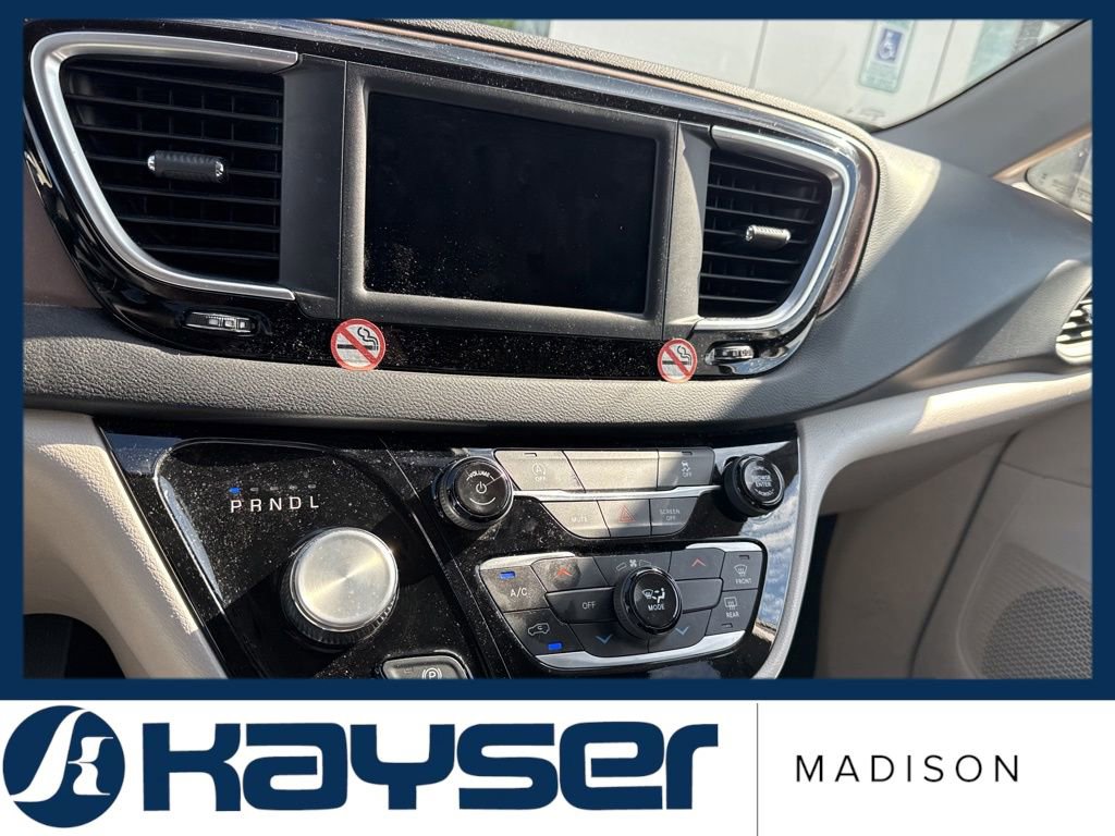 Used 2024 Chrysler Voyager LX FWD image 3