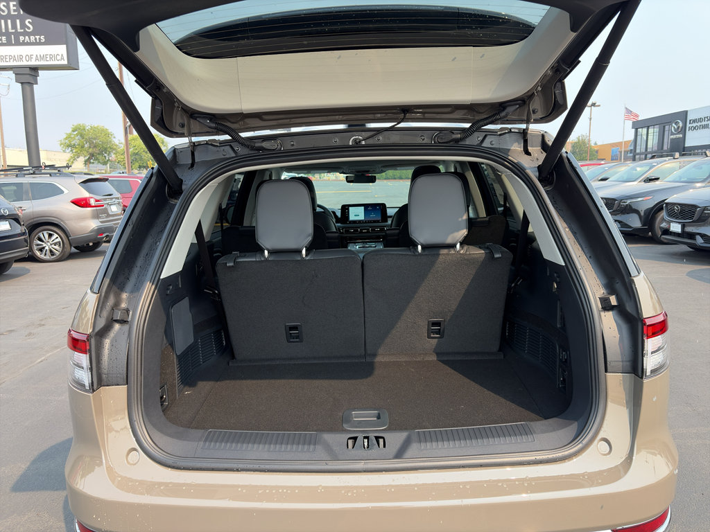 New 2026 Lincoln Aviator AWD image 16