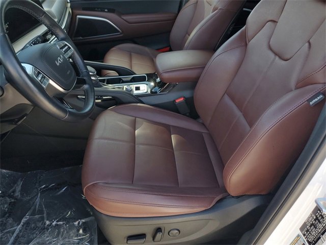Used 2024 Kia Telluride EX w/ EX Captain's Chair Package image 19