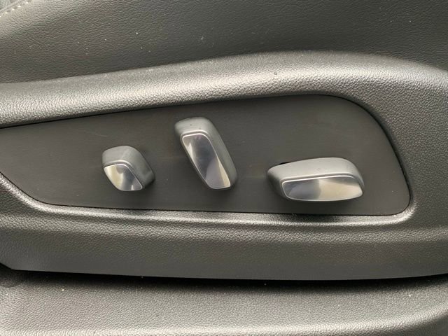 Used 2025 Cadillac XT6 Premium Luxury w/ Technology Package image 17