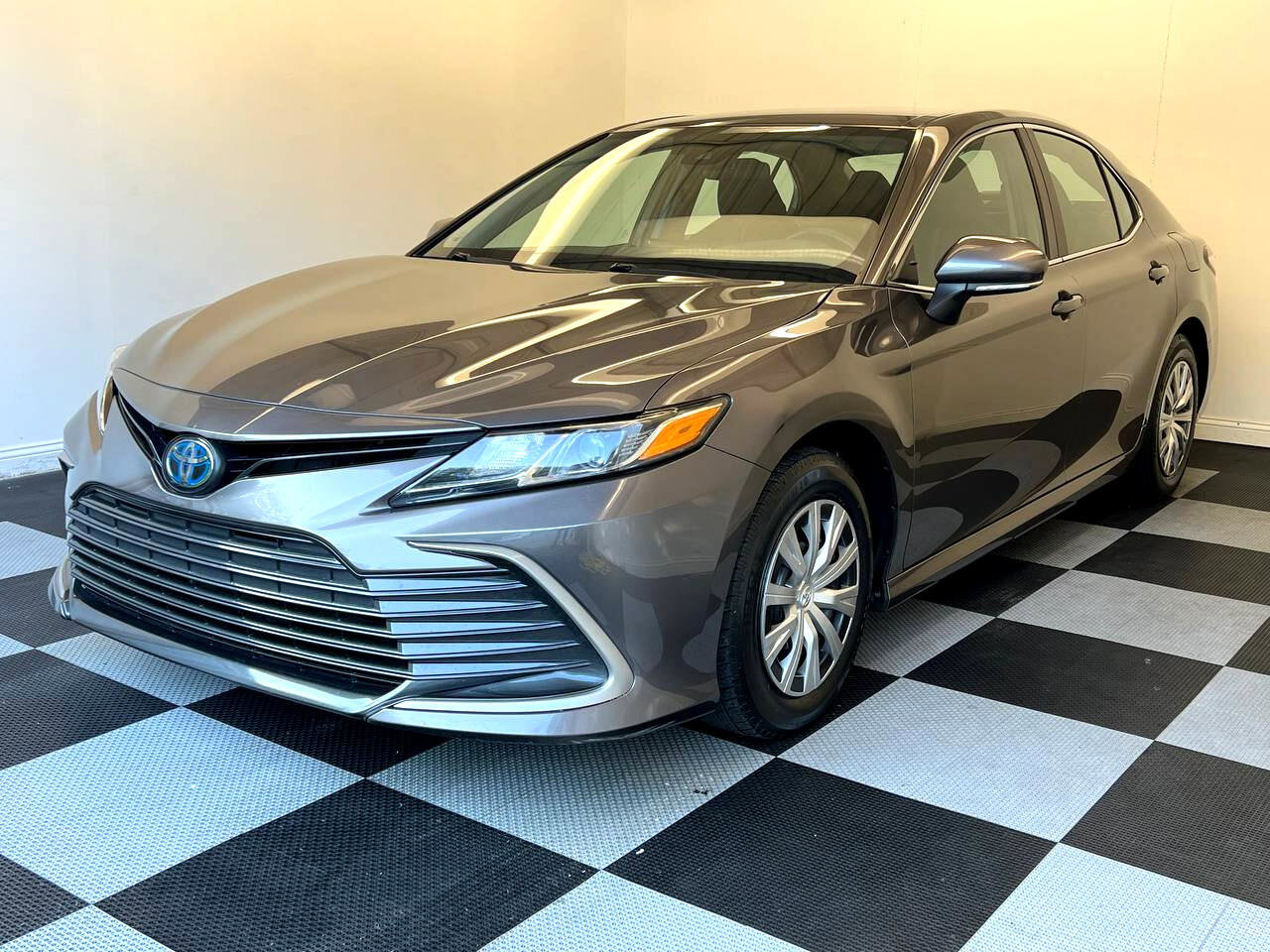 Used 2023 Toyota Camry LE image 1