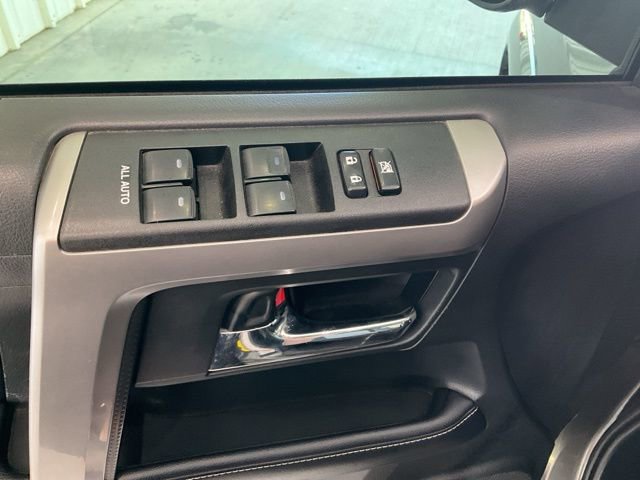 Used 2019 Toyota 4Runner SR5 AWD/4WD image 5