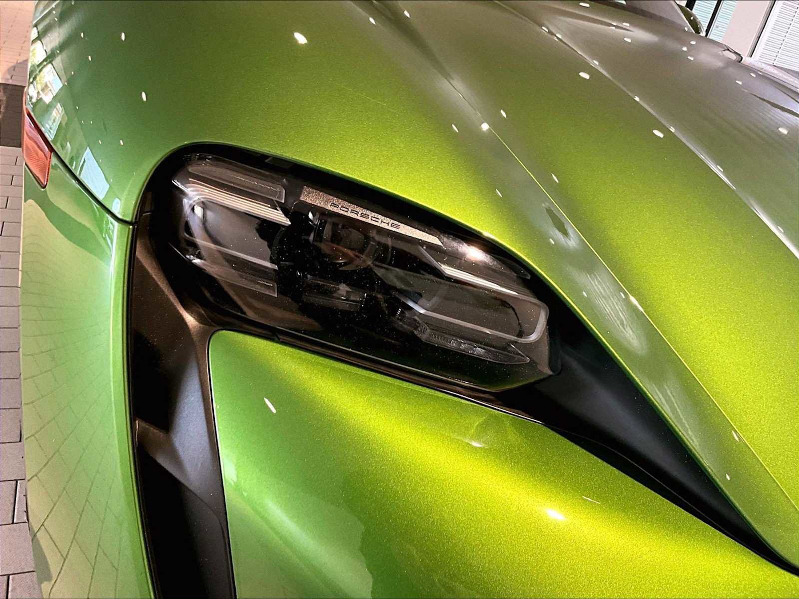 Used 2022 Porsche Taycan 4S image 15