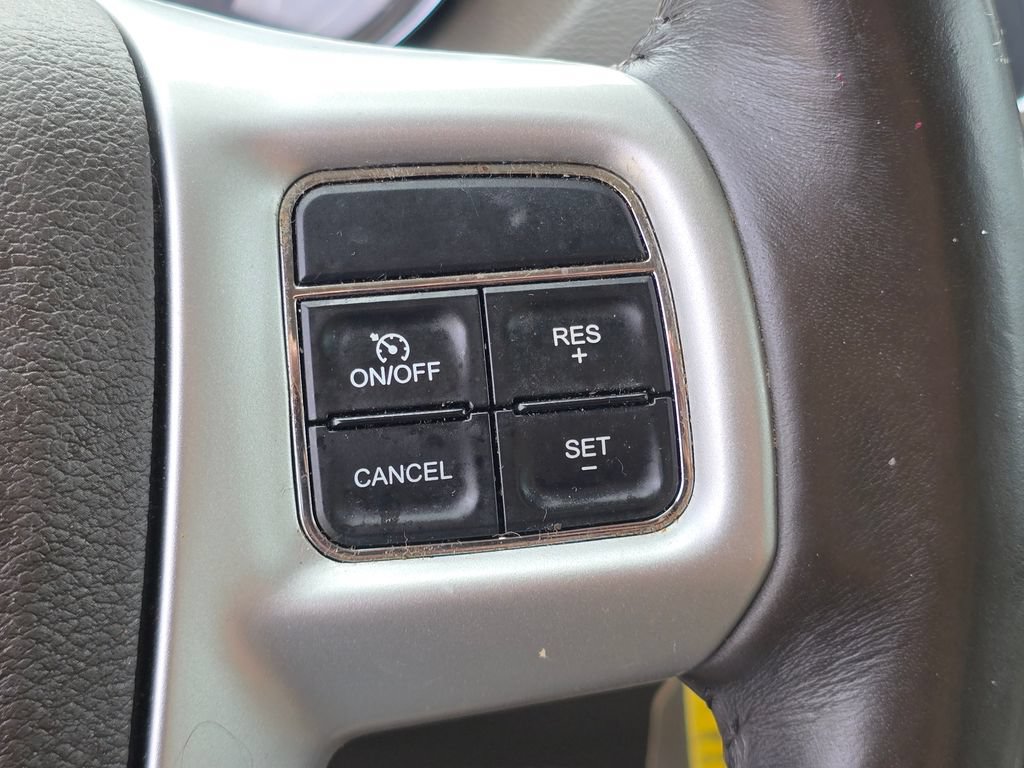 Used 2016 Chrysler Town & Country Touring FWD image 18