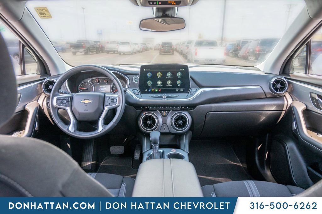Used 2025 Chevrolet Blazer LT AWD/4WD image 3
