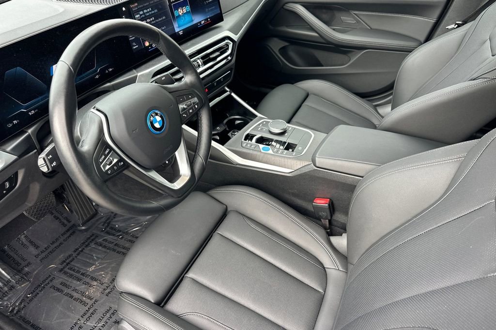Used 2023 BMW i4 eDrive35 w/ Premium Package image 9