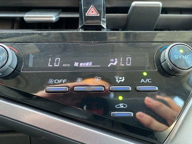 Used 2023 Toyota Camry SE image 9