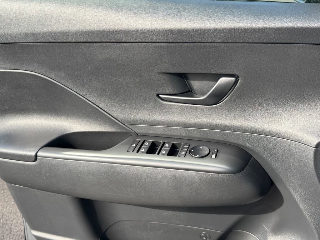 Used 2025 Hyundai Kona SEL image 21