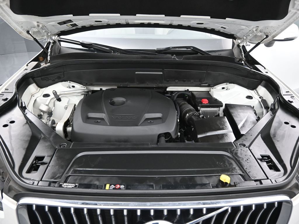 Used 2020 Volvo XC90 T6 Momentum w/ Protection Package Premier image 12