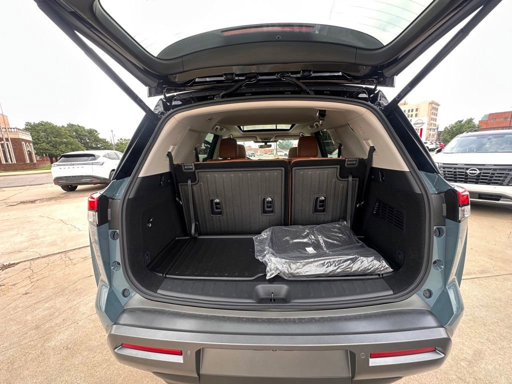 New 2026 Nissan Pathfinder Platinum AWD/4WD image 6