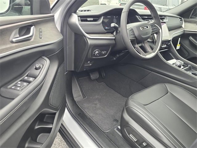 New 2025 Jeep Grand Cherokee L Limited image 4