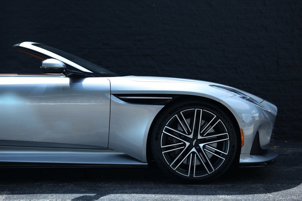 Used 2024 Aston Martin DB12 Convertible image 14