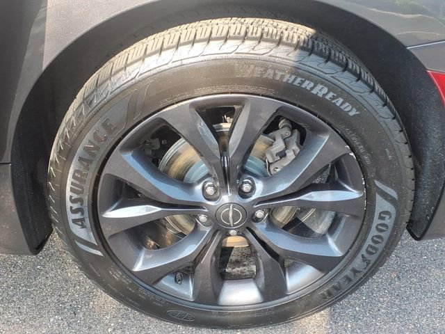 Certified 2020 Chrysler Pacifica Touring-L image 15