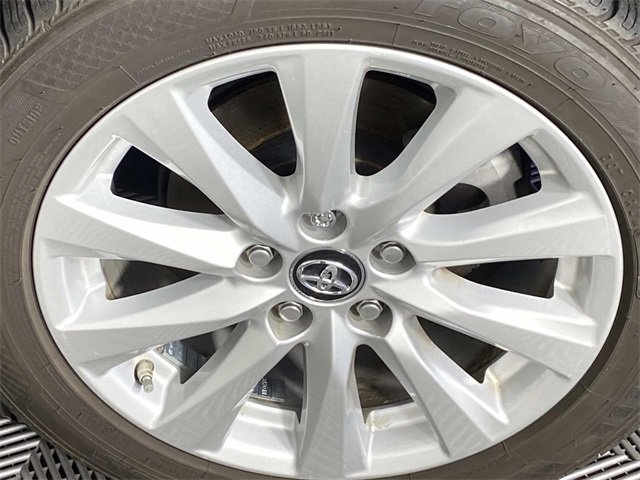 Used 2018 Toyota Camry LE image 28