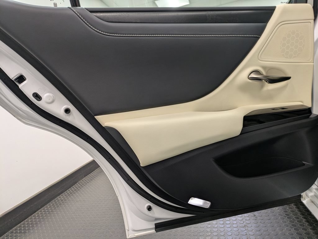 Used 2022 Lexus ES 300h w/ Premium Package FWD image 23