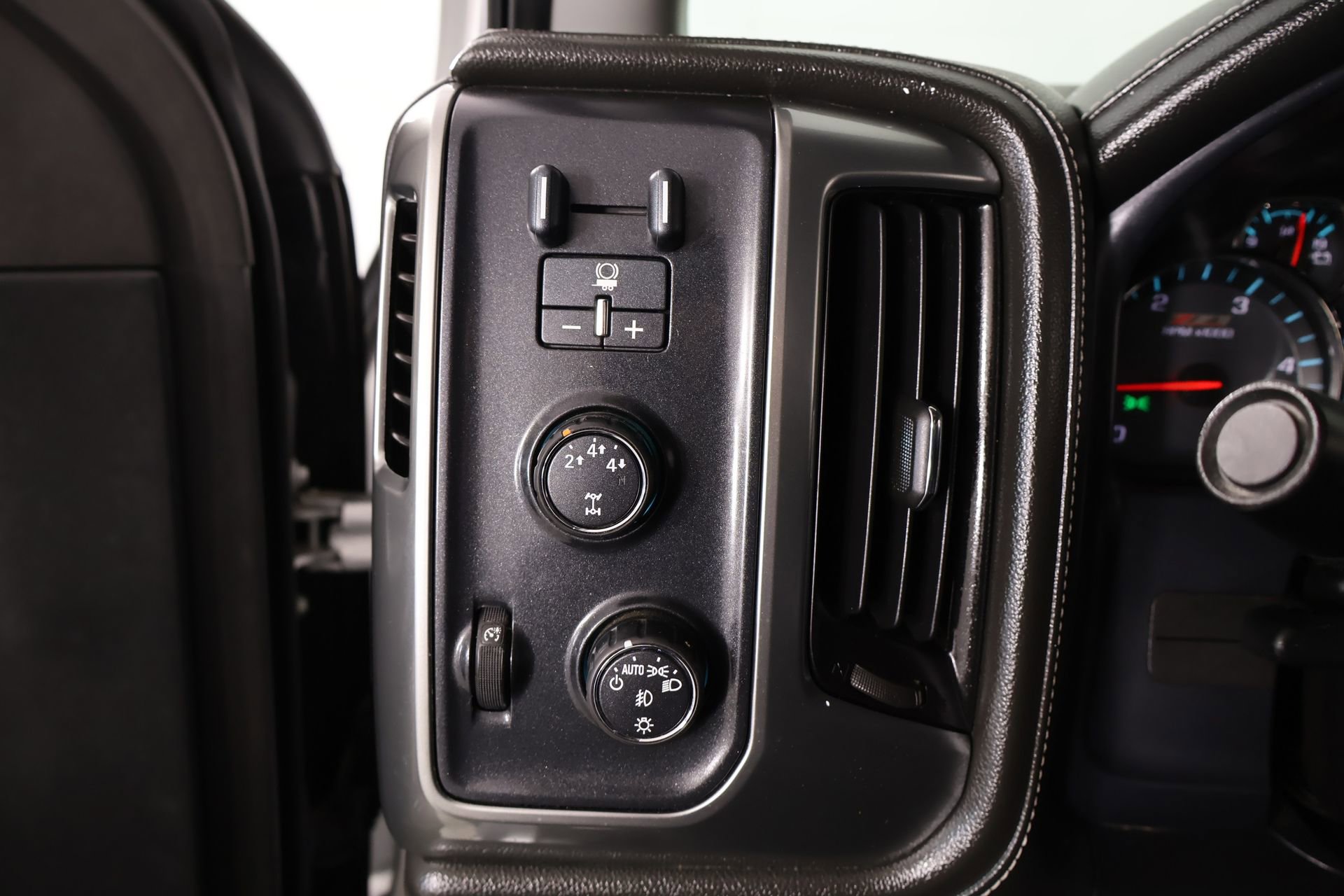 Used 2015 Chevrolet Silverado 2500 LTZ w/ Duramax Plus Package image 8