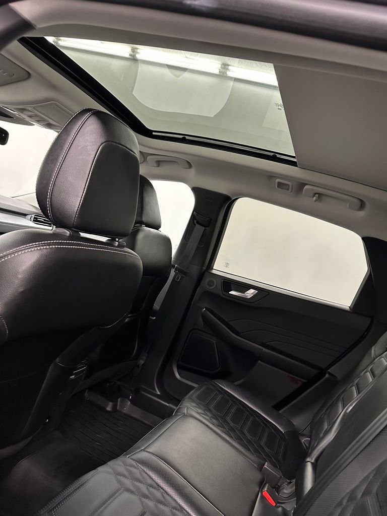 Used 2023 Ford Escape Platinum w/ Premium Technology Package image 26