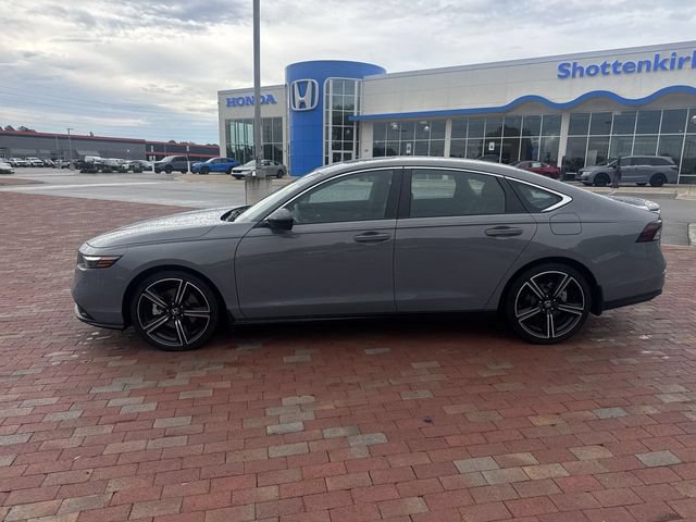 Used 2025 Honda Accord Sport image 3