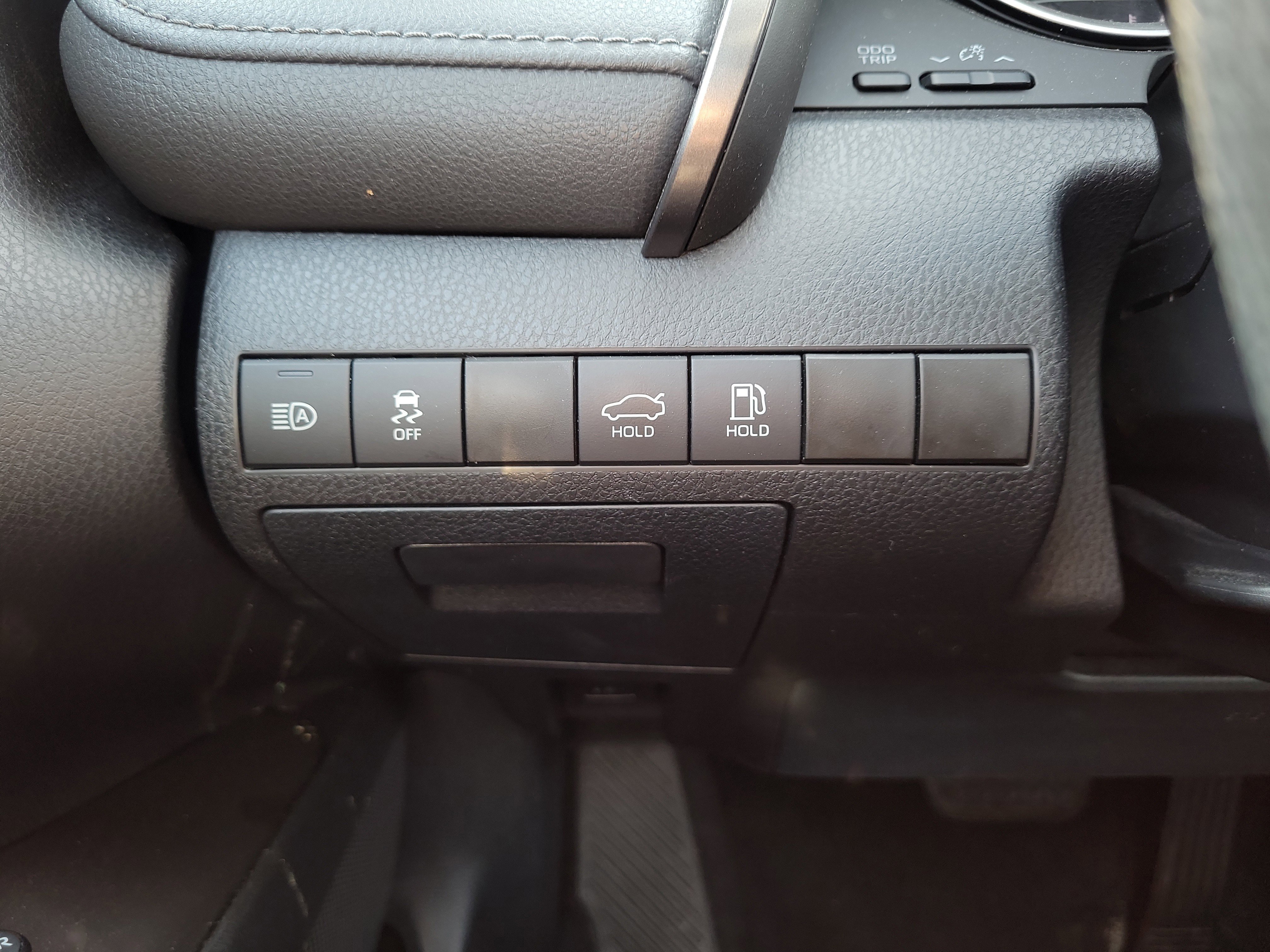 Used 2021 Toyota Camry LE image 19