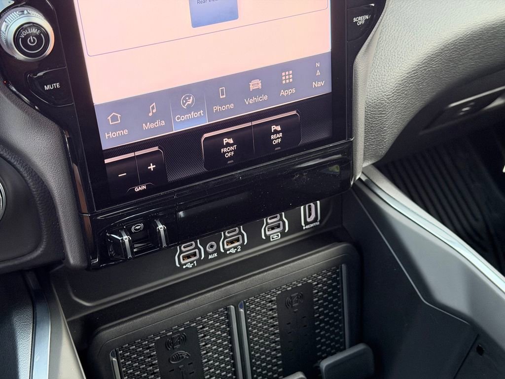New 2026 RAM 1500 Laramie AWD/4WD image 19
