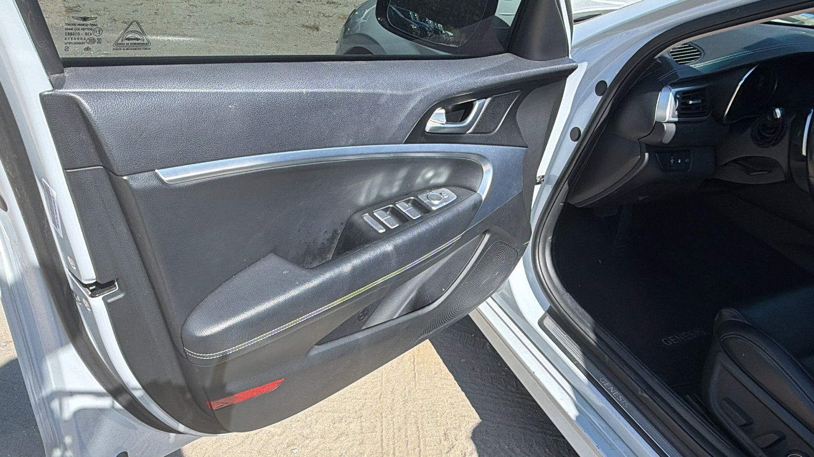 Used 2022 Genesis G70 2.0T image 14